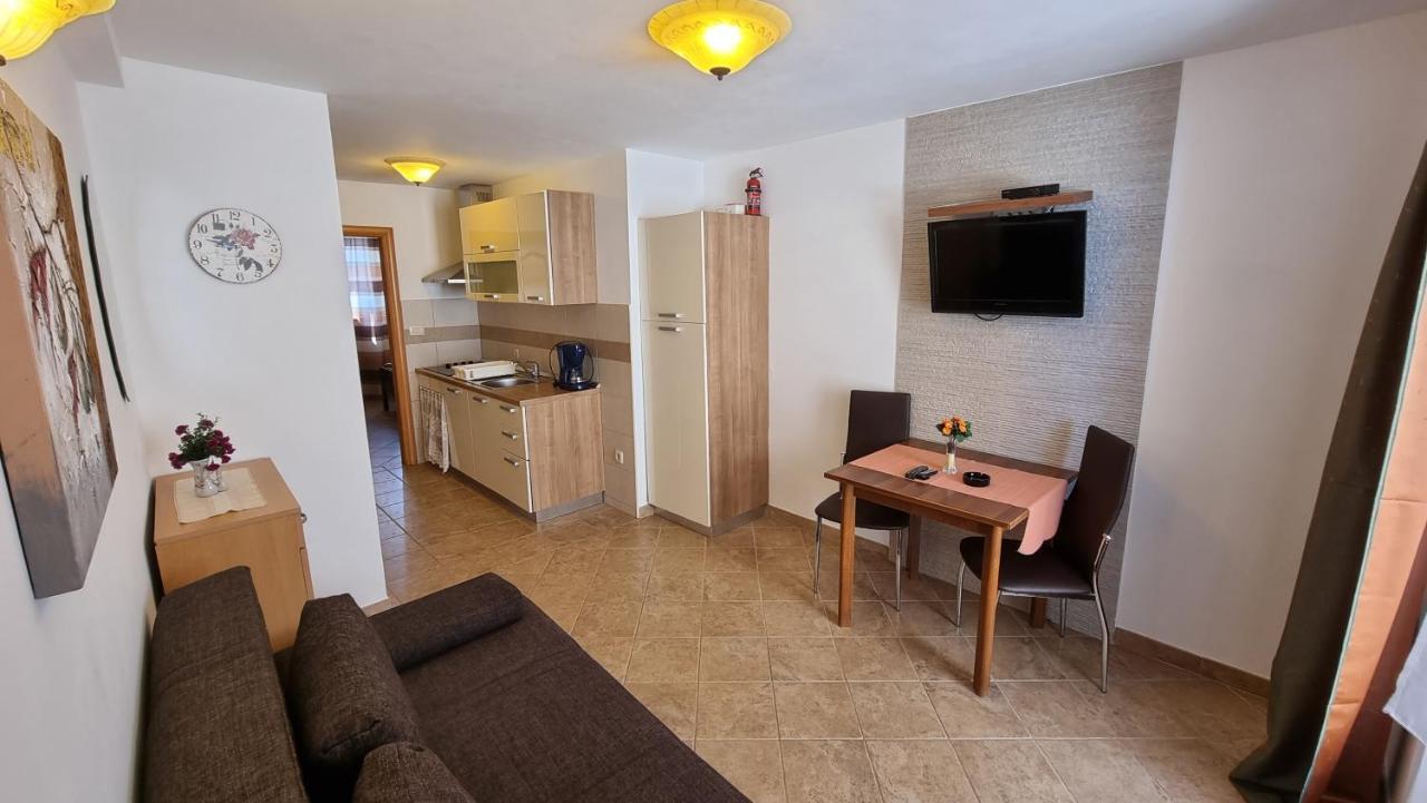 Apartmani Sidro Malinska Eksteriør bilde