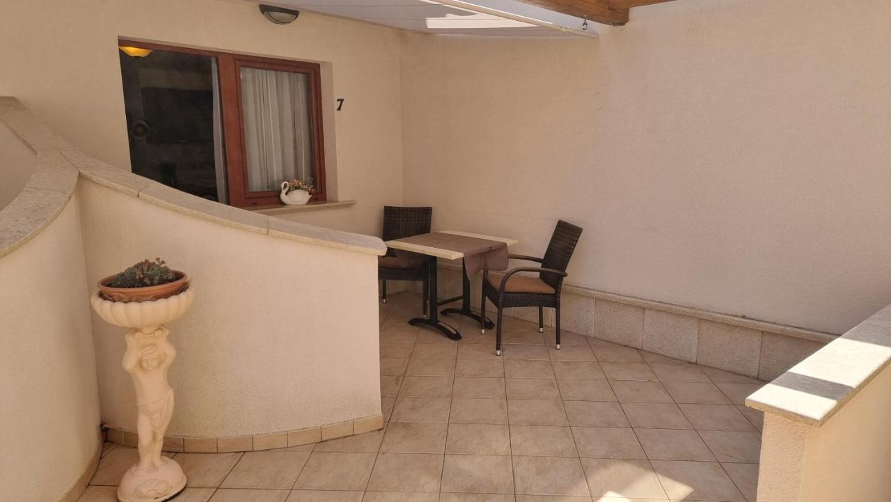 Apartmani Sidro Malinska Eksteriør bilde