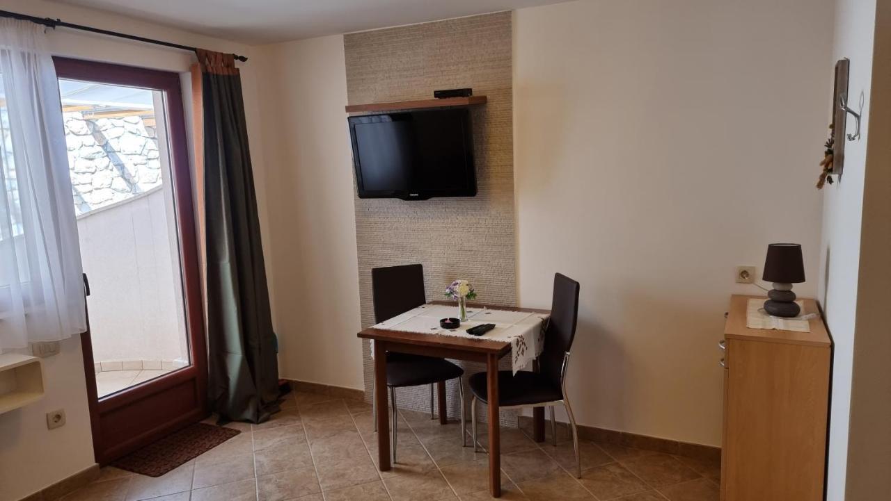 Apartmani Sidro Malinska Eksteriør bilde